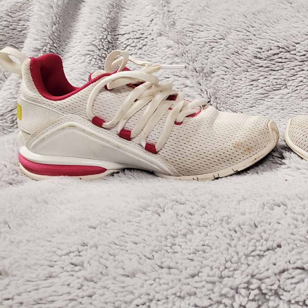 Girls Puma Shoes (size 13US) - Picture 4 of 8